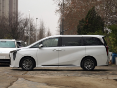 Photo of the vehicle GAC Trumpchi M8