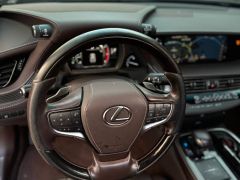 Photo of the vehicle Lexus LS