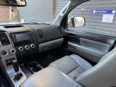 Сүрөт унаа Toyota Sequoia