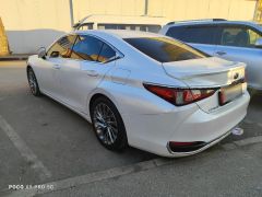 Photo of the vehicle Lexus ES