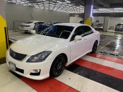 Photo of the vehicle Toyota Crown