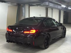 Photo of the vehicle BMW M5