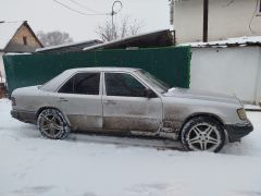 Сүрөт унаа Mercedes-Benz W124