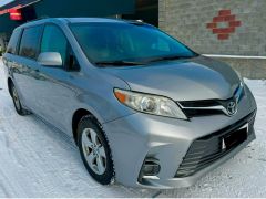 Photo of the vehicle Toyota Sienna