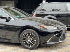 Photo of the vehicle Lexus ES