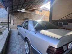 Сүрөт унаа Mercedes-Benz W124