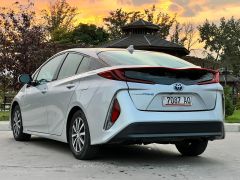 Фото авто Toyota Prius