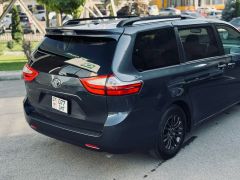 Photo of the vehicle Toyota Sienna