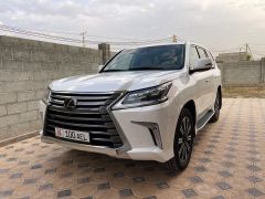 Photo of the vehicle Lexus LX