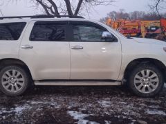 Сүрөт унаа Toyota Sequoia