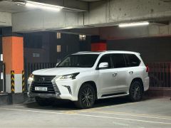 Photo of the vehicle Lexus LX