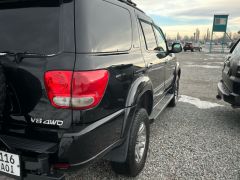 Сүрөт унаа Toyota Sequoia