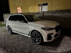 Photo of the vehicle BMW X7