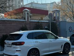 Photo of the vehicle BMW X5