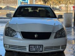 Photo of the vehicle Toyota Crown