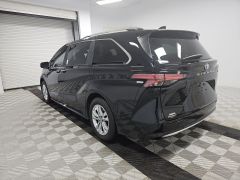 Photo of the vehicle Toyota Sienna