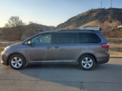 Photo of the vehicle Toyota Sienna