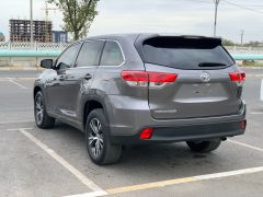 Photo of the vehicle Toyota Highlander