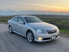 Photo of the vehicle Toyota Crown