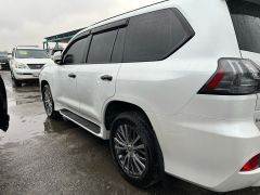 Photo of the vehicle Lexus LX