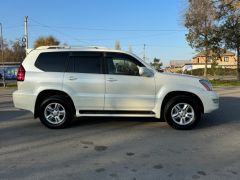 Photo of the vehicle Lexus GX