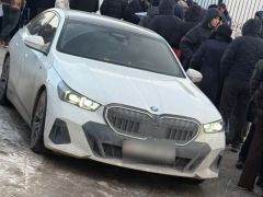 Photo of the vehicle BMW 5 Series