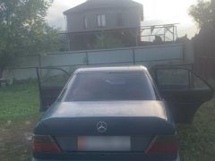 Сүрөт унаа Mercedes-Benz W124