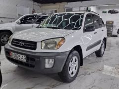 Сүрөт унаа Toyota RAV4