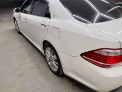 Photo of the vehicle Toyota Crown