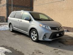 Фото авто Toyota Sienna