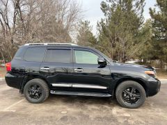 Photo of the vehicle Toyota Land Cruiser