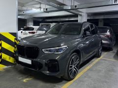 Photo of the vehicle BMW X5