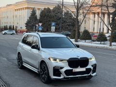 Photo of the vehicle BMW X7