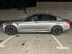 Photo of the vehicle BMW M5