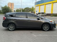 Photo of the vehicle Toyota Prius v (+)