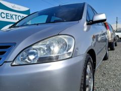 Фото авто Toyota Avensis Verso