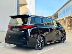 Photo of the vehicle Toyota Alphard