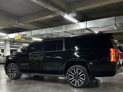 Photo of the vehicle Chevrolet Suburban