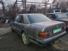 Сүрөт унаа Mercedes-Benz W124