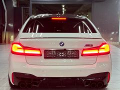 Photo of the vehicle BMW M5