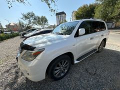 Photo of the vehicle Lexus LX