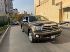 Photo of the vehicle Toyota Sequoia