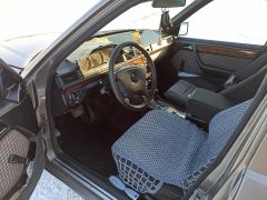 Сүрөт унаа Mercedes-Benz W124