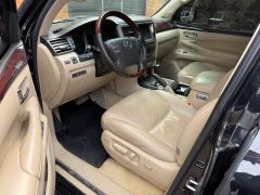 Photo of the vehicle Lexus LX