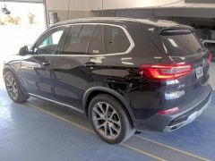 Photo of the vehicle BMW X5