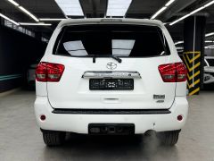 Photo of the vehicle Toyota Sequoia