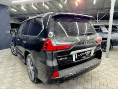 Photo of the vehicle Lexus LX