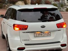 Photo of the vehicle Kia Carnival