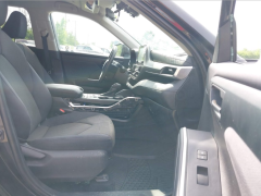 Photo of the vehicle Toyota Highlander