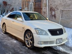 Photo of the vehicle Toyota Crown